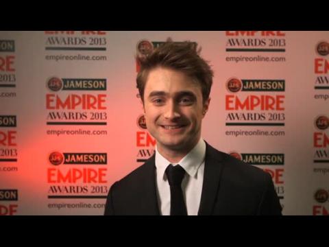 VIDEO : Daniel Radcliffe Prefers Dating Older Women