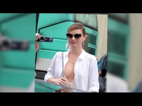 VIDEO : El vestido de Miranda Kerr durante la semana de la moda en Pars