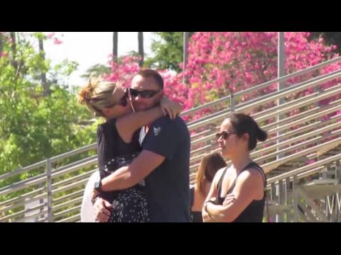 VIDEO : Heidi Klum se rene con su novio y familia en LA