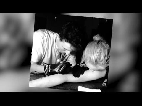 VIDEO : Lindsay Lohan Gets Another Tattoo