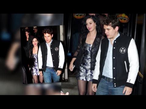 VIDEO : Katy Perry fait la fte avec John Mayer aprs sa performance dans SNL