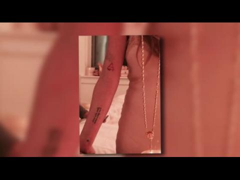 VIDEO : Lindsay Lohan Explains Her Altered Triangle Tattoo