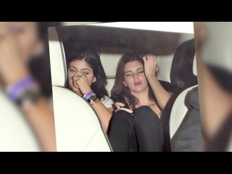 VIDEO : Underage Kylie and Kendall Jenner Caught Clubbing