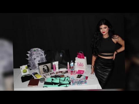 VIDEO : Kylie Jenner Dpense 150 000 Dollars En Sacs Cadeaux Pour Son 16me Anniversaire