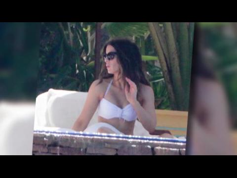 VIDEO : Kate Beckinsale Has Still Got It In A White Bikini