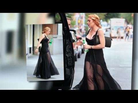 VIDEO : Lindsay Lohan Apporte Son Soutien à Sa S?ur Ali à La Semaine De La Mode à New York