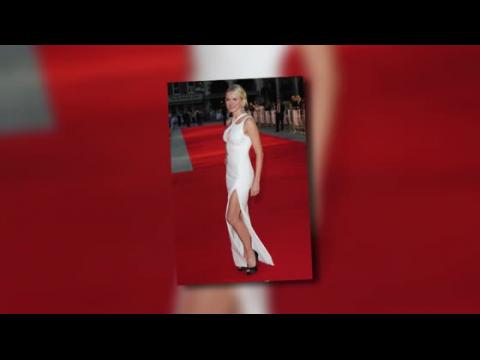VIDEO : Naomi Watts Looks White Hot At Diana Premiere