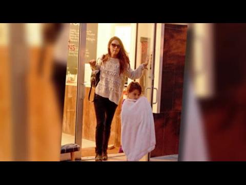 VIDEO : Katie Holmes Treats Suri Cruise To A Girls' Day Out At The Nail Salon