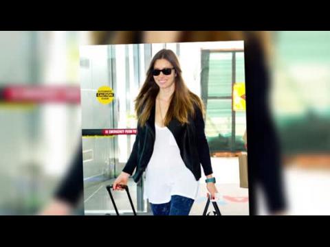 VIDEO : Jessica Biel Changes Her Name To Mrs Timberlake