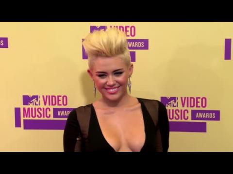VIDEO : Vogue Aurait Renoncé à Mettre Miley Cyrus En Couverture