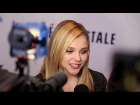 VIDEO : Chloe Grace Moretz Discusses Two Gay Brothers, Anti-Bullying