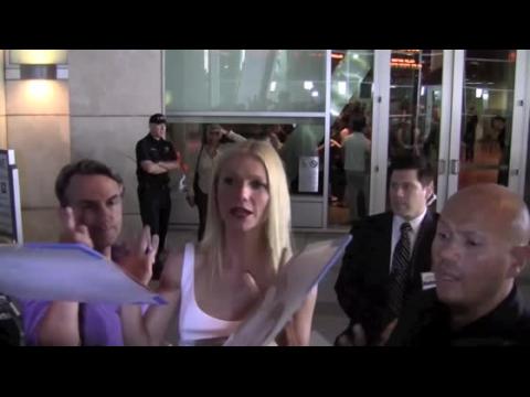 VIDEO : Gwyneth Paltrow estuvo cerca de negar autgrafos