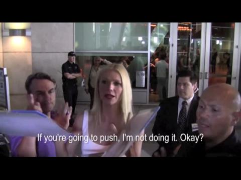 VIDEO : Gwyneth Paltrow Nearly Refuses Autograph Hunters