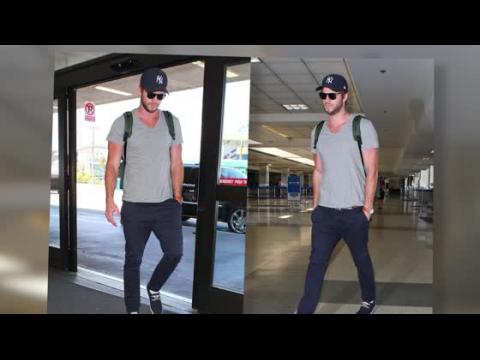 VIDEO : Newly-Single Liam Hemsworth Leaves California After 'Passionately Kissing' Actress Eiza Gonz