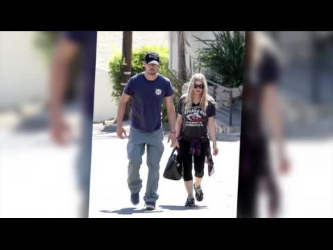 VIDEO : Fergie Shows Off Her Post-Baby Body on Home Inspection With Josh Duhamel