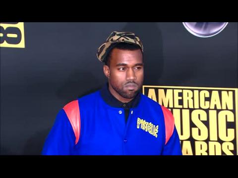 VIDEO : SNTV - Kanye West Told to Stay Away From Photographer