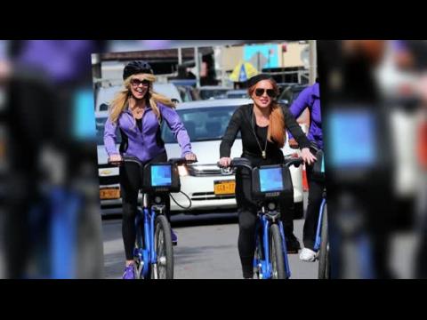 VIDEO : Lindsay et Dina Lohan font du vlo  New York