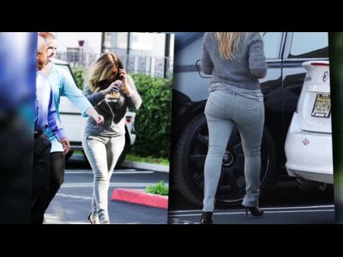 VIDEO : Kim Kardashian dvoile ses formes dans un jean moulant