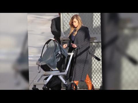 VIDEO : Kim Kardashian y su hija North apoyan a Kanye West en el show de Jimmy Kimmel