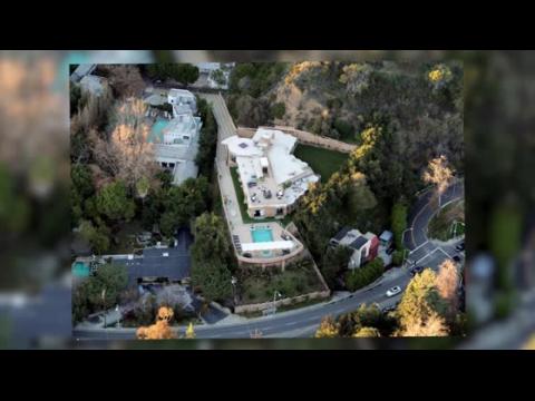 VIDEO : Rihanna Moves Out Of Mansion After Break-Ins, Stalkers