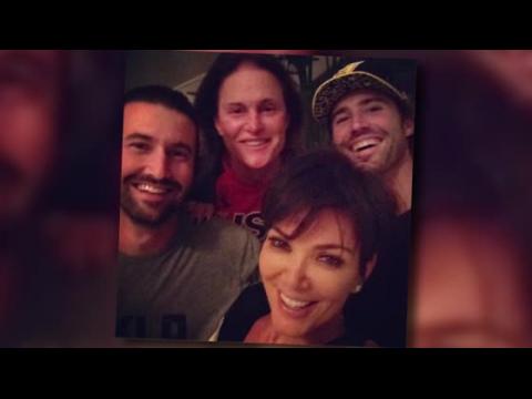VIDEO : Kris Jenner Cuddles Up to Estranged Husband Bruce and His Sons Brody and Brandon