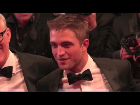 VIDEO : Robert Pattinson dice que tiene que 