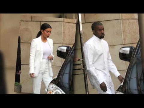 VIDEO : Kim Kardashian Returns to LA after her European Honeymoon