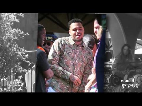 VIDEO : Chris Brown clbre sa libration de prison