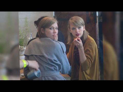 VIDEO : Karlie Kloss Says Taylor Swift Doesn't Have Time For Boys