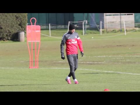 VIDEO : David Beckham Might Play Soccer Again