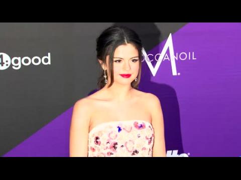 VIDEO : Selena Gomez Hosts Rowdy Party, Cops Called