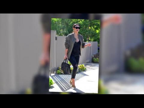 VIDEO : Kim Kardashian Returns to LA with Style