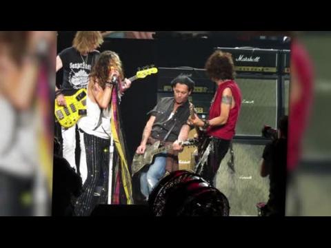 VIDEO : Johnny Depp Takes The Stage with Aerosmith in Massachusetts