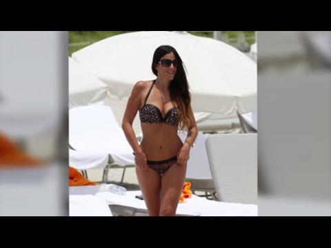 VIDEO : Claudia Romani Tops Up Her Tan in a Thong Bikini