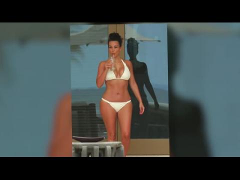 VIDEO : Kim Kardashian muestra su increble cuerpo de biquini en Mjico