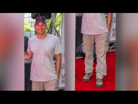 VIDEO : Bradley Cooper est dcevant sur le tapis rouge