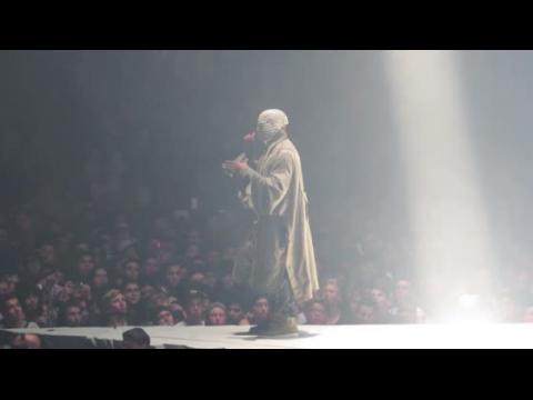 VIDEO : Kanye West is Booed on Stage at Bonnaroo