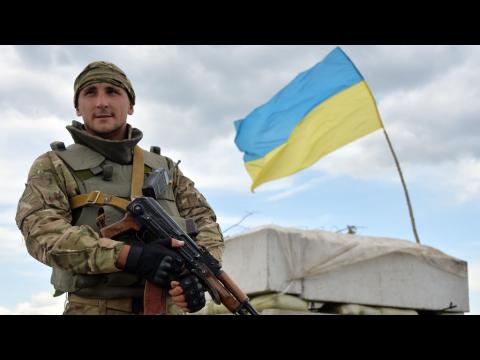 Le drapeau ukrainien flotte sur Sloviansk, l'ancien bastion pro-russe