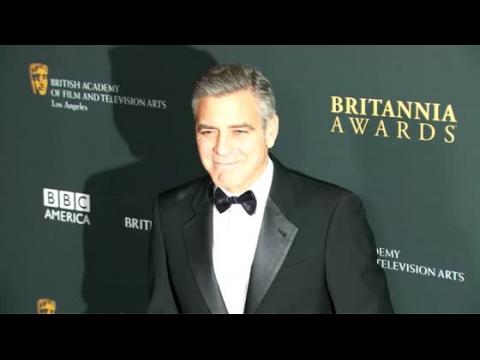 VIDEO : George Clooney rejette les excuses du Daily Mail