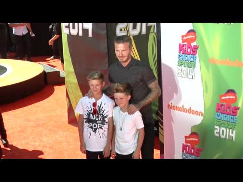 VIDEO : David Beckham and His Sons Steal the Show at the Nickelodeon Kids' Choice Awards