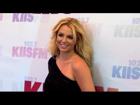 VIDEO : Britney Spears Tips Big After Dining and Dashing