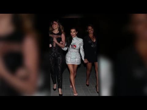 VIDEO : La soire d'enterrement de vie de jeune-fille de Kim Kardashian a lieu 2 jours avant son mar