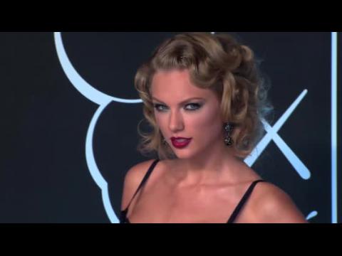 VIDEO : Taylor Swift is a Middle-Aged Woman Trapped in 24-Year-Old's Body