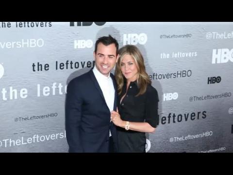 VIDEO : Justin Theroux Wants Jennifer Aniston to Join Him in the Apocalypse