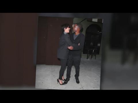 VIDEO : Kris Jenner and Chris Rock Dine Out Together