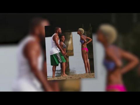 VIDEO : Will, Jada Pinkett et Willow Smith  la plage  Hawa