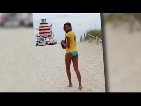 VIDEO : Fernanda Uesler Prepares for the World Cup in a Bikini
