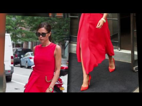 VIDEO : Victoria Beckham Stuns in Red