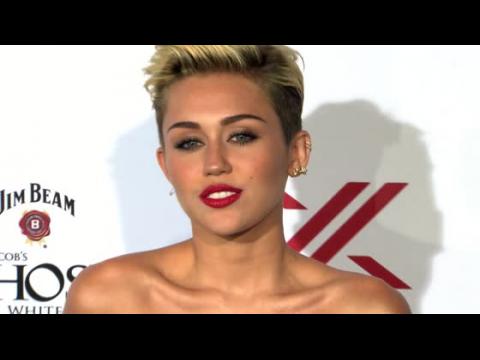 VIDEO : Miley Cyrus Gets Restraining Order From Delusional Man
