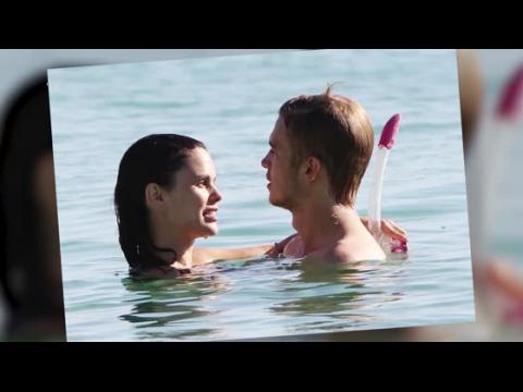 VIDEO : Rachel Bilson Enjoys Beach Time With Hayden Christensen